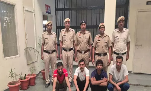 चोरी के संदेह में व्यक्ति की पिटाई, 4 गिरफ्तार