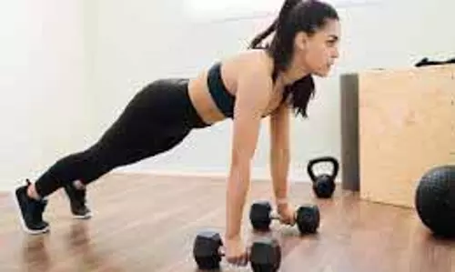Fitness: सिर्फ डंबल से कर सकते हैं फुल बॉडी वर्कआउट, यहां जानें कैसे Fitness: सिर्फ डंबल से कर सकते हैं फुल बॉडी वर्कआउट, यहां जानें कैसे