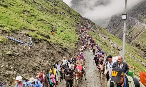Jammu: भारी बारिश के कारण पहलगाम-बालटाल मार्गों से अमरनाथ यात्रा स्थगित Jammu: भारी बारिश के कारण पहलगाम-बालटाल मार्गों से अमरनाथ यात्रा स्थगित