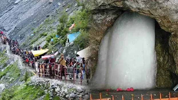 Amarnath Yatra पर ब्रेक: भारी बारिश से दोनों रास्ते बंद, एक दिन की स्थगित