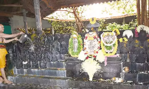 Karnataka: तटवर्ती इलाकों में श्रद्धालुओं ने पारंपरिक उत्साह के साथ नागर पंचमी मनाई Karnataka: तटवर्ती इलाकों में श्रद्धालुओं ने पारंपरिक उत्साह के साथ नागर पंचमी मनाई