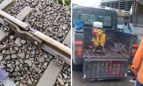 Mumbai : बदलापुर और वांगनी के बीच ट्रैक पर दरार मिलने के बाद सेंट्रल लाइन सेवाएं बाधित Mumbai : बदलापुर और वांगनी के बीच ट्रैक पर दरार मिलने के बाद सेंट्रल लाइन सेवाएं बाधित