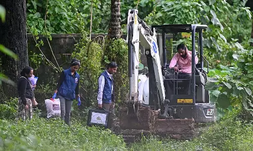 धर्मस्थल मामला: 8 फीट गहरी खुदाई के बाद भी नहीं मिला कोई सुराग धर्मस्थल मामला: 8 फीट गहरी खुदाई के बाद भी नहीं मिला कोई सुराग