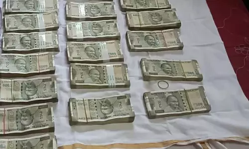 रानीबेन्नूर जुआ: ₹1.74 लाख नकद जब्त