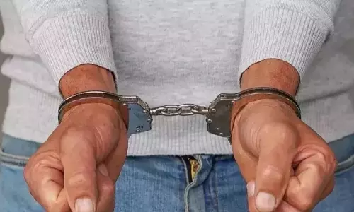 ब्रेकअप से आहत युवक ने किया जेल जाने वाला काम, पुलिस ने छापेमारी कर दबोचा