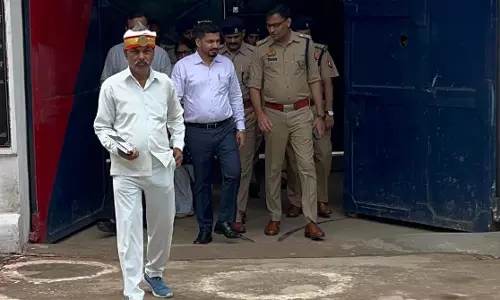 Barabanki: जिला कारागार में डीएम और एसपी का निरीक्षण, बंदियों से की बातचीत