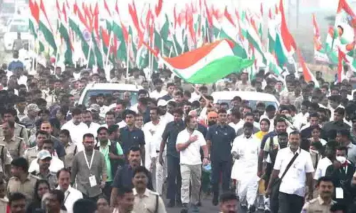 Rahul Gandhi के रोल मॉडल ने गैरकानूनी तेलंगाना जाति सर्वेक्षण की प्रशंसा की Rahul Gandhi के रोल मॉडल ने गैरकानूनी तेलंगाना जाति सर्वेक्षण की प्रशंसा की