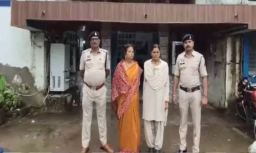 लोन लेकर ठगी करने वाली महिला गिरफ्तार, रायपुर के मंगल बाजार इलाके में पकड़ाई लोन लेकर ठगी करने वाली महिला गिरफ्तार, रायपुर के मंगल बाजार इलाके में पकड़ाई