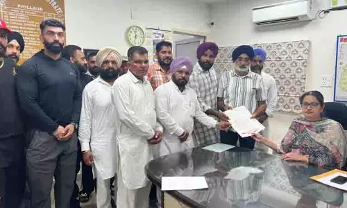 Jalandhar: स्थानीय लोगों ने दुसांझ खुर्द रेलवे क्रॉसिंग पर सीधे अंडरपास की मांग की Jalandhar: स्थानीय लोगों ने दुसांझ खुर्द रेलवे क्रॉसिंग पर सीधे अंडरपास की मांग की