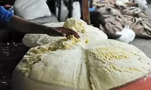 MP में 400 से ज़्यादा जगहों पर बन रहा है मिलावटी मावा; असली-नकली की पहचान कैसे करें MP में 400 से ज़्यादा जगहों पर बन रहा है मिलावटी मावा; असली-नकली की पहचान कैसे करें