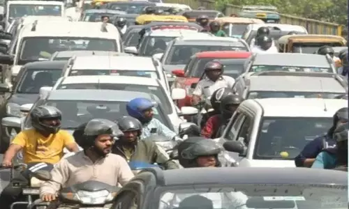 ट्रैफिक जाम में फंसा मुख्यमंत्री का काफिला! ट्रैफिक जाम में फंसा मुख्यमंत्री का काफिला!