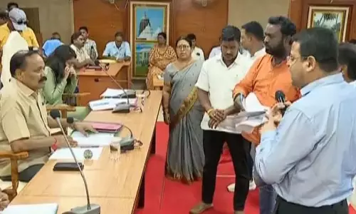 कटक पार्षदों ने मेयर पर विकास परियोजनाओं का विरोध करने का आरोप लगाया