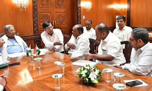 CM सिद्धारमैया ने निर्वाचन क्षेत्र अनुदान पर कांग्रेस विधायकों के साथ बैठक शुरू की