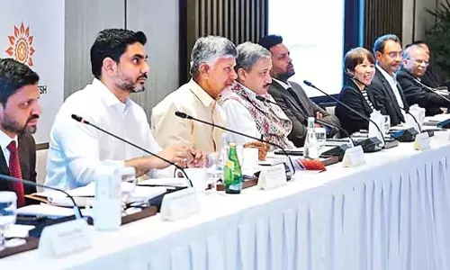 CM Chandrababu : उद्योगपतियों के साथ गोलमेज बैठक CM Chandrababu : उद्योगपतियों के साथ गोलमेज बैठक