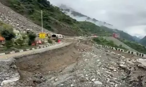 भारी बारिश से मंडी कुल्लू राष्ट्रीय राजमार्ग पर यातायात बाधित