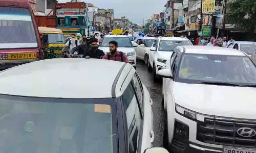 Sahnewal में व्यस्त समय में ट्रैफिक जाम के दौरान पुलिस नहीं