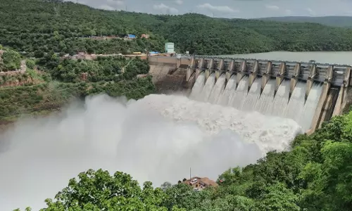 Andhra : श्रीशैलम जलाशय के 8 गेट खोलकर पानी छोड़ा गया