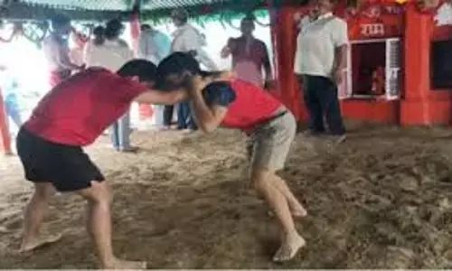 Varanasi: नागपंचमी पर महिला पहलवानों का जोश, कशिश यादव की हुंकार Varanasi: नागपंचमी पर महिला पहलवानों का जोश, कशिश यादव की हुंकार