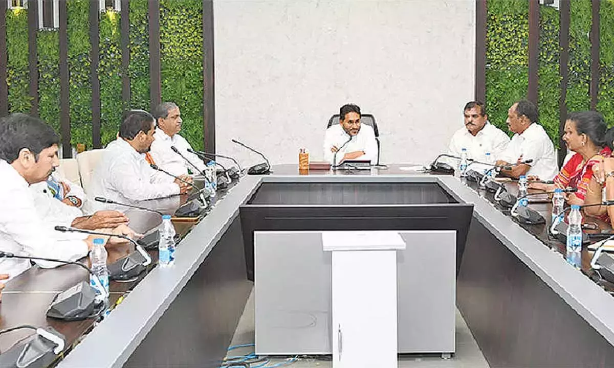 जगन ने YSRCP के पुनरुत्थान का संकल्प लिया, ‘प्रतिशोध’ की राजनीति की निंदा की जगन ने YSRCP के पुनरुत्थान का संकल्प लिया, ‘प्रतिशोध’ की राजनीति की निंदा की