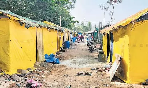 Bengaluru : बंगाली प्रवासी श्रमिकों पर पुलिस पर उत्पीड़न और जबरन वसूली का आरोप Bengaluru : बंगाली प्रवासी श्रमिकों पर पुलिस पर उत्पीड़न और जबरन वसूली का आरोप