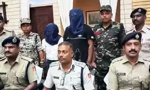 Bengal: बैंक धोखाधड़ी के आरोप में दंपत्ति गिरफ्तार Bengal: बैंक धोखाधड़ी के आरोप में दंपत्ति गिरफ्तार