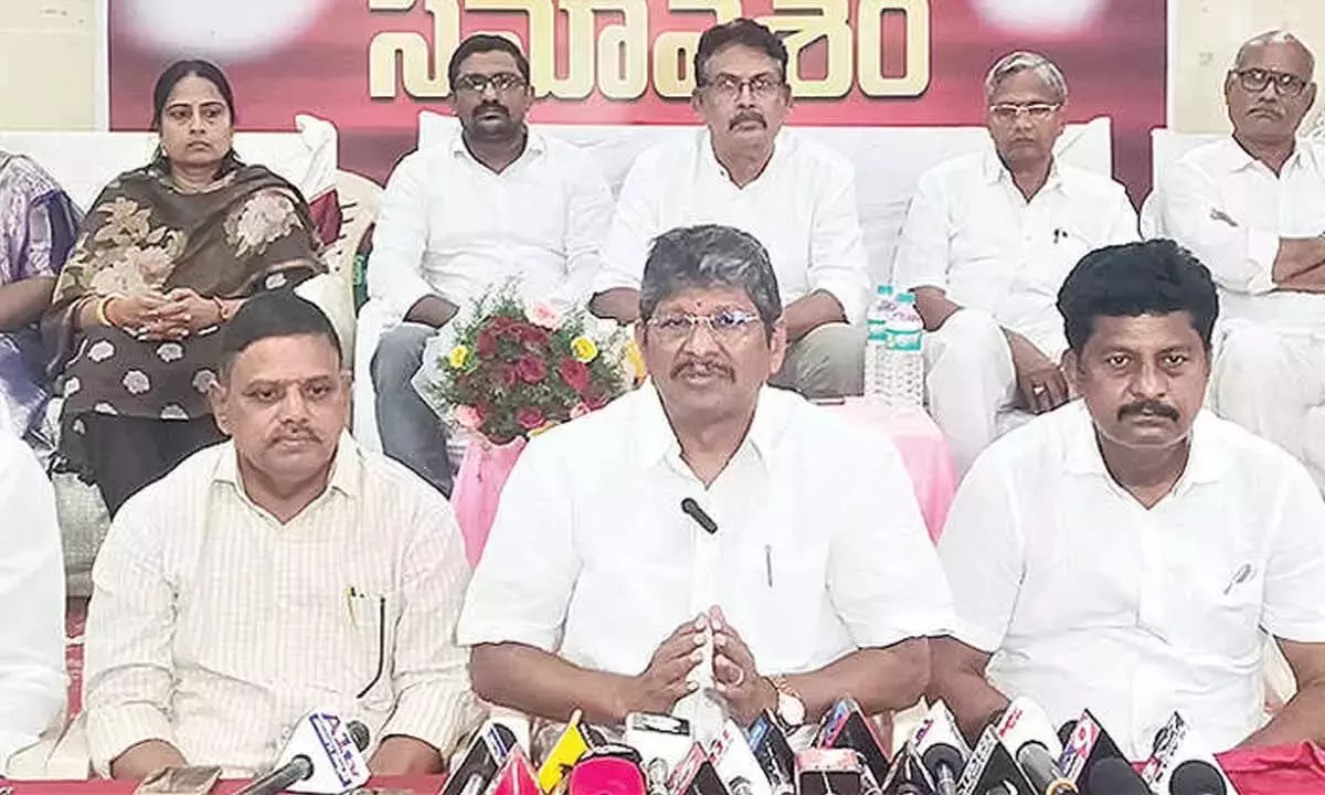 AP JAC प्रमुख ने सरकार पर कर्मचारियों के साथ विश्वासघात करने का आरोप लगाया