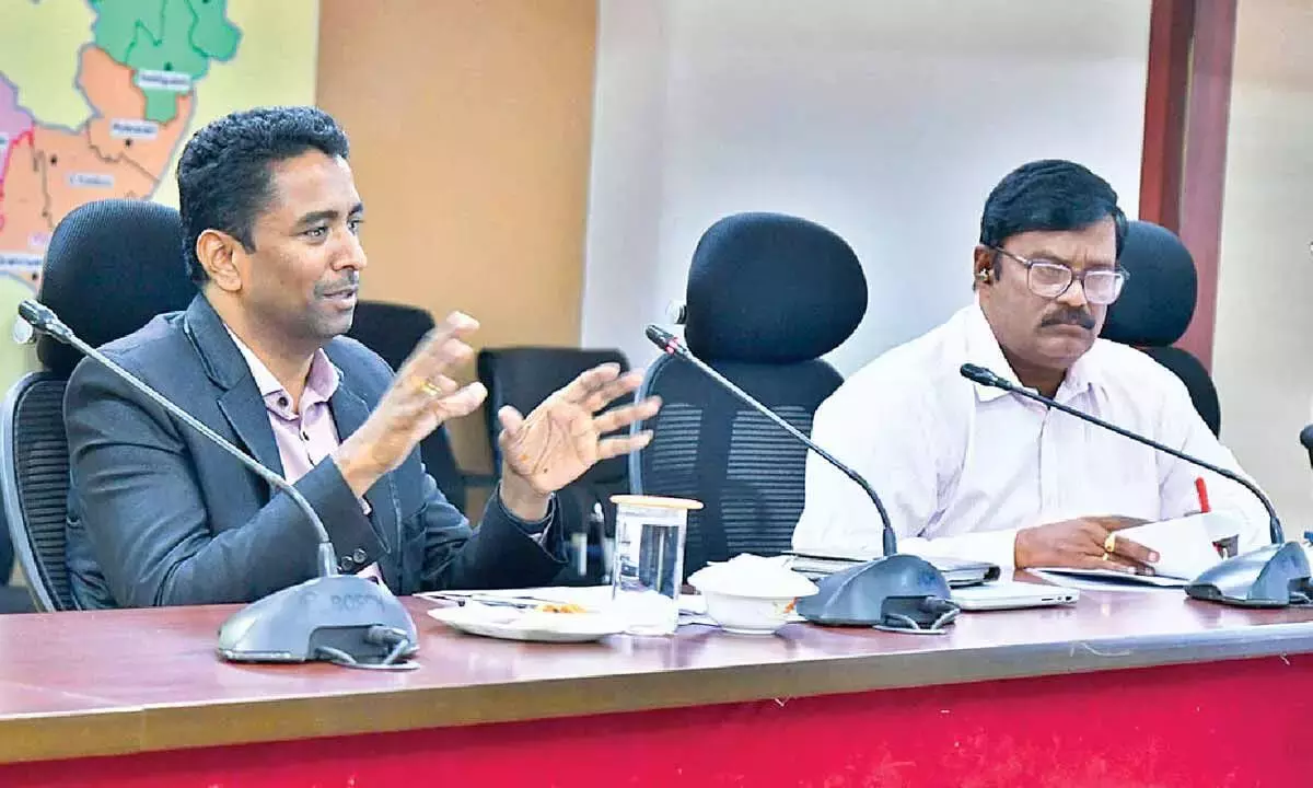Andhra: उद्योगपतियों से ‘स्वर्णिम परिवारों’ का मार्गदर्शन करने का आग्रह Andhra: उद्योगपतियों से ‘स्वर्णिम परिवारों’ का मार्गदर्शन करने का आग्रह