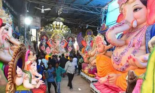Medak के बाहरी इलाके में स्थित कार्यशाला से गणेश प्रतिमा चोरी