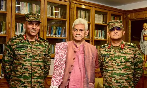 उत्तरी कमान प्रमुख ने LG सिन्हा को ऑपरेशन महादेव के बारे में जानकारी दी उत्तरी कमान प्रमुख ने LG सिन्हा को ऑपरेशन महादेव के बारे में जानकारी दी