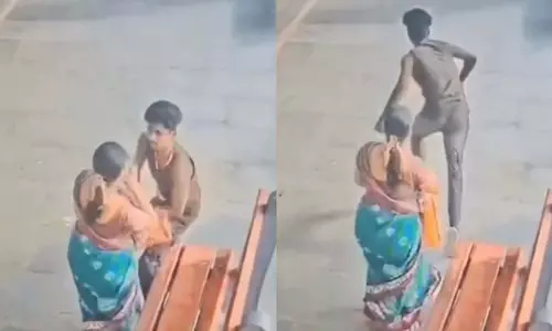 तारामणि स्टेशन पर महिला से लूट, पुलिस ने तुरंत पकड़ा आरोपी तारामणि स्टेशन पर महिला से लूट, पुलिस ने तुरंत पकड़ा आरोपी