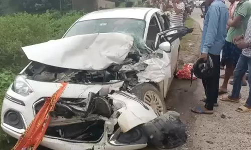 Deoghar में ट्रक-कार टक्कर में छह कांवरिया घायल Deoghar में ट्रक-कार टक्कर में छह कांवरिया घायल