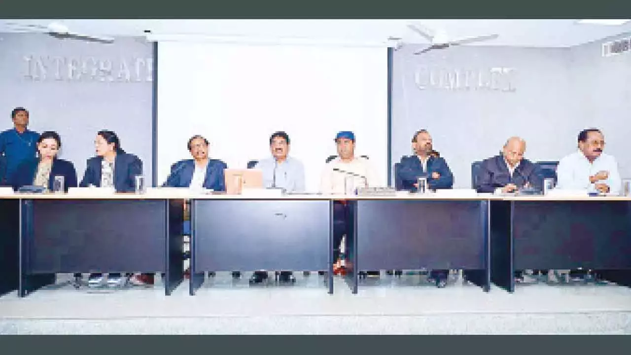 CIC ने अधिकारियों से आरटीआई प्रश्नों का तुरंत जवाब देने को कहा CIC ने अधिकारियों से आरटीआई प्रश्नों का तुरंत जवाब देने को कहा