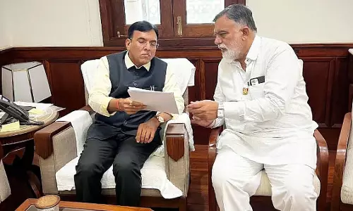 नासिक सांसद ने मंत्री मंडाविया से की ESIC अस्पताल पर चर्चा