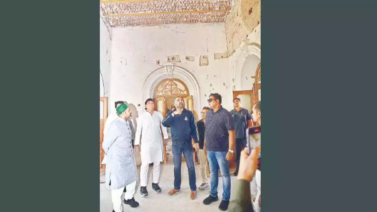 बल्दिया प्रमुख ने अधिकारियों को विरासत संरचनाओं को उनके पूर्व गौरव के अनुरूप बहाल करने का निर्देश दिया बल्दिया प्रमुख ने अधिकारियों को विरासत संरचनाओं को उनके पूर्व गौरव के अनुरूप बहाल करने का निर्देश दिया