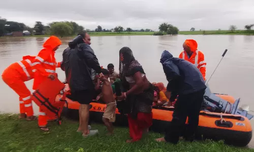 Shivpuri में जलसंकट, रेस्क्यू टीम ने बचाई कई जानें Shivpuri में जलसंकट, रेस्क्यू टीम ने बचाई कई जानें