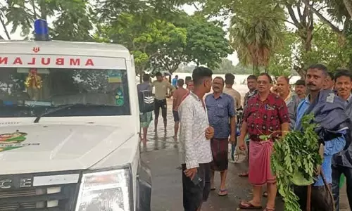 डॉक्टर ने की मदद, केंद्रपाड़ा में बाढ़ के बीच गर्भवती महिला की जान बचाई