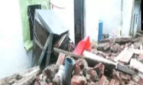 मध्य प्रदेश के Gwalior में मकान गिरने से दो लोगों की मौत मध्य प्रदेश के Gwalior में मकान गिरने से दो लोगों की मौत