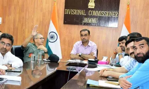 Jammu हवाई अड्डे पर पक्षियों से संबंधित खतरों का अध्ययन करने के लिए मंडलायुक्त ने समिति गठित की