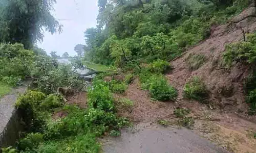 Kangra में भूस्खलन के कारण 70 सड़कें अवरुद्ध, पानी और बिजली आपूर्ति प्रभावित