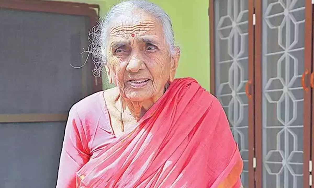 Telangana किसान सशस्त्र संघर्ष के नेता डोड्डा पद्मा का निधन Telangana किसान सशस्त्र संघर्ष के नेता डोड्डा पद्मा का निधन