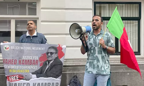 Netherland में पाक दूतावास के बाहर प्रदर्शन, उस्ताद वाहिद कंबर की रिहाई की मांग
