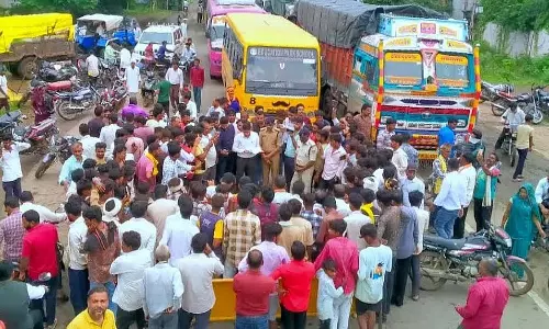 जनजातीय युवाओं ने हाईवे किया जाम, घंटों फंसा रहा ट्रैफिक