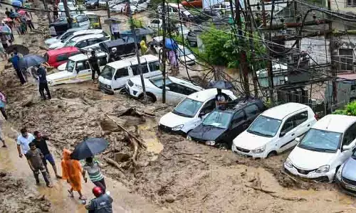 Mandi में अचानक आई बाढ़ में एक ही परिवार के तीन लोगों की मौत