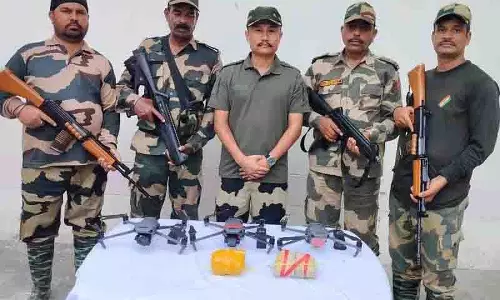 BSF ने तस्करी की कोशिश नाकाम की, ड्रोन और हेरोइन के साथ दो लोगों को पकड़ा BSF ने तस्करी की कोशिश नाकाम की, ड्रोन और हेरोइन के साथ दो लोगों को पकड़ा