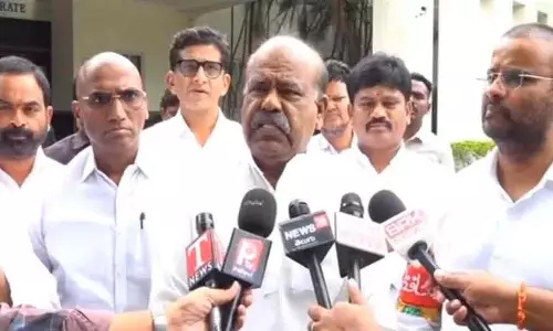 MLC Shambhipur Raju को धमकी भरे कॉल.. साइबराबाद सीपी के पास शिकायत दर्ज MLC Shambhipur Raju को धमकी भरे कॉल.. साइबराबाद सीपी के पास शिकायत दर्ज