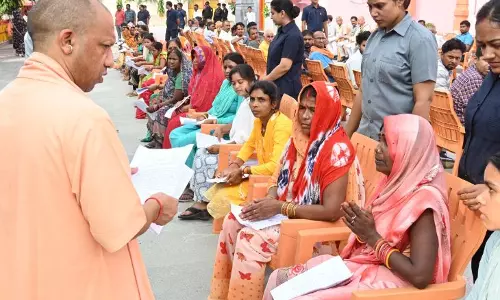 Gorakhpur: CM योगी ने 200 मामलों को गंभीरता से सुना, कार्रवाई के निर्देश दिए Gorakhpur: CM योगी ने 200 मामलों को गंभीरता से सुना, कार्रवाई के निर्देश दिए