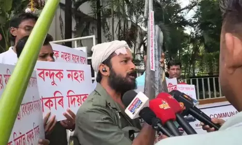 नागरिक समूह ने Assam सरकार के स्वदेशी लोगों को हथियार लाइसेंस जारी करने के फैसले का विरोध किया