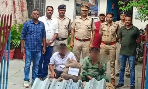 Jalaun: रेलवे तार चोरी गैंग पर शिकंजा, क्विंटलों में बरामद हुआ माल Jalaun: रेलवे तार चोरी गैंग पर शिकंजा, क्विंटलों में बरामद हुआ माल