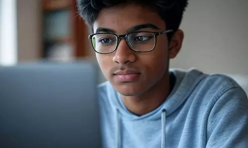 छात्र के साथ अश्लील चैट मामले में शिक्षिका पर गंभीर आरोप, हिरासत में छात्र के साथ अश्लील चैट मामले में शिक्षिका पर गंभीर आरोप, हिरासत में