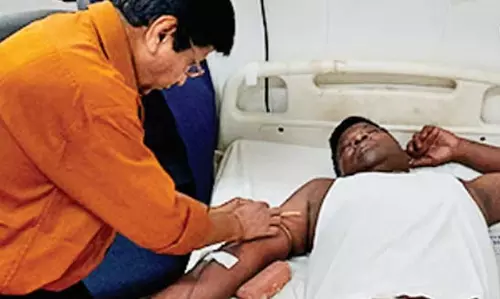 स्वयंसेवी संगठन ने कैंसर पीड़ित पत्नी के लिए रक्त एकत्र किया स्वयंसेवी संगठन ने कैंसर पीड़ित पत्नी के लिए रक्त एकत्र किया